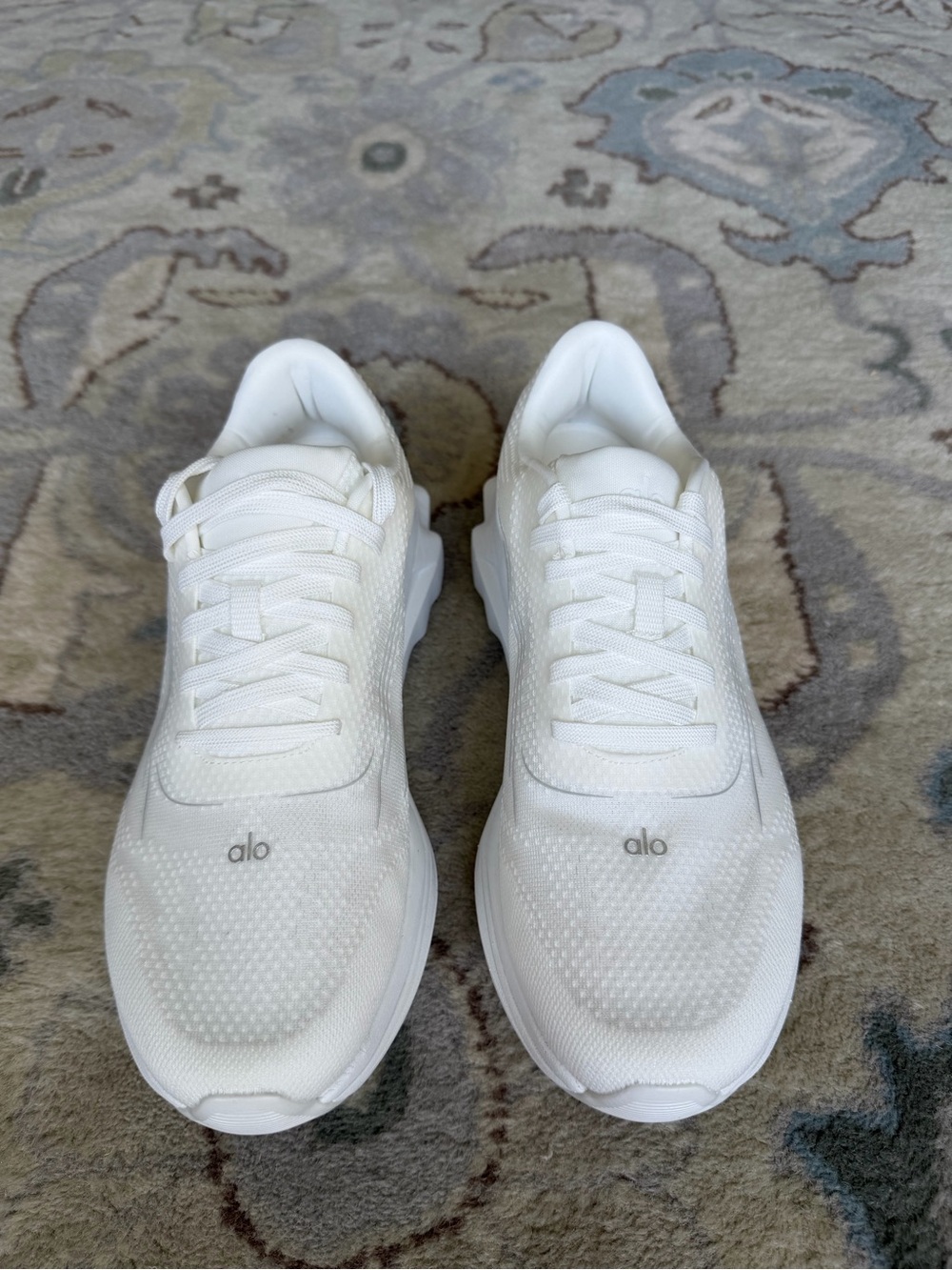 ALO Yoga Runner Sneakers White/White Women’s 9 Men’s 7.5 - Picture 4 of 8